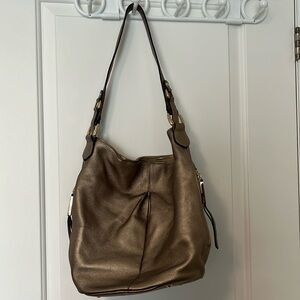 B Makowsky metallic,leather handbag.Goldtone hardware.Gently used